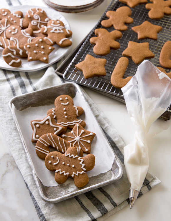 vegan_gingerbread_cookies_portrait_web-1